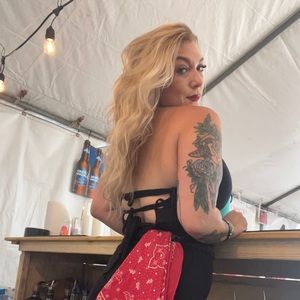 Meet your Posher, Ashley